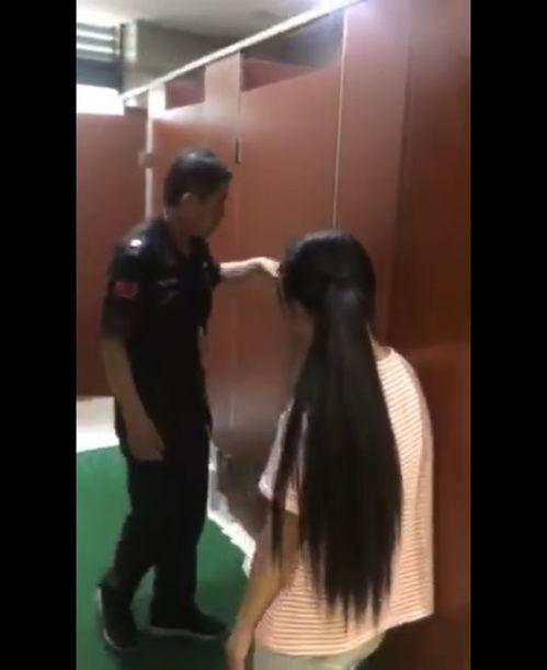 厕所偷拍影院在线播放,在线直播引发道德争议