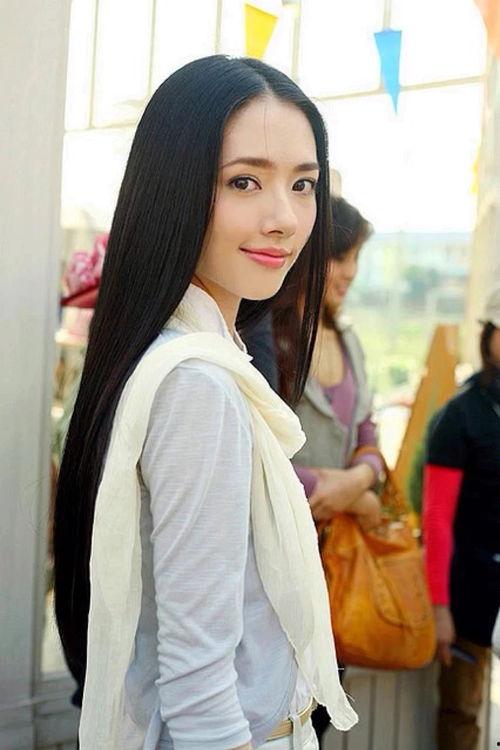 郭碧婷被强吻在床视频