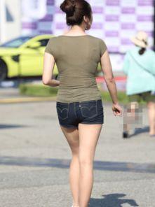 游泳真实街拍美腿丝袜,丝袜美腿的游泳时尚风采